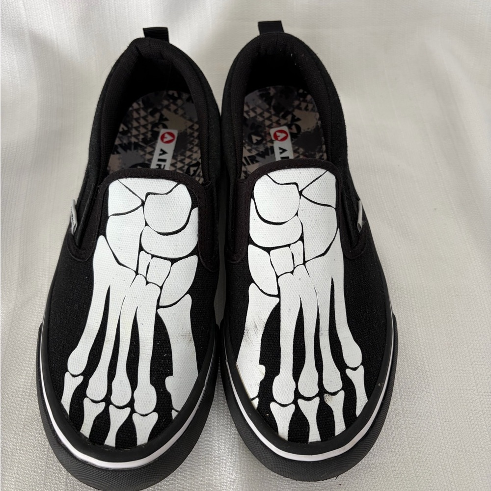 Airwalk Skeleton Slip On Skate Shoes Boys Size 5 Black(B142)✨